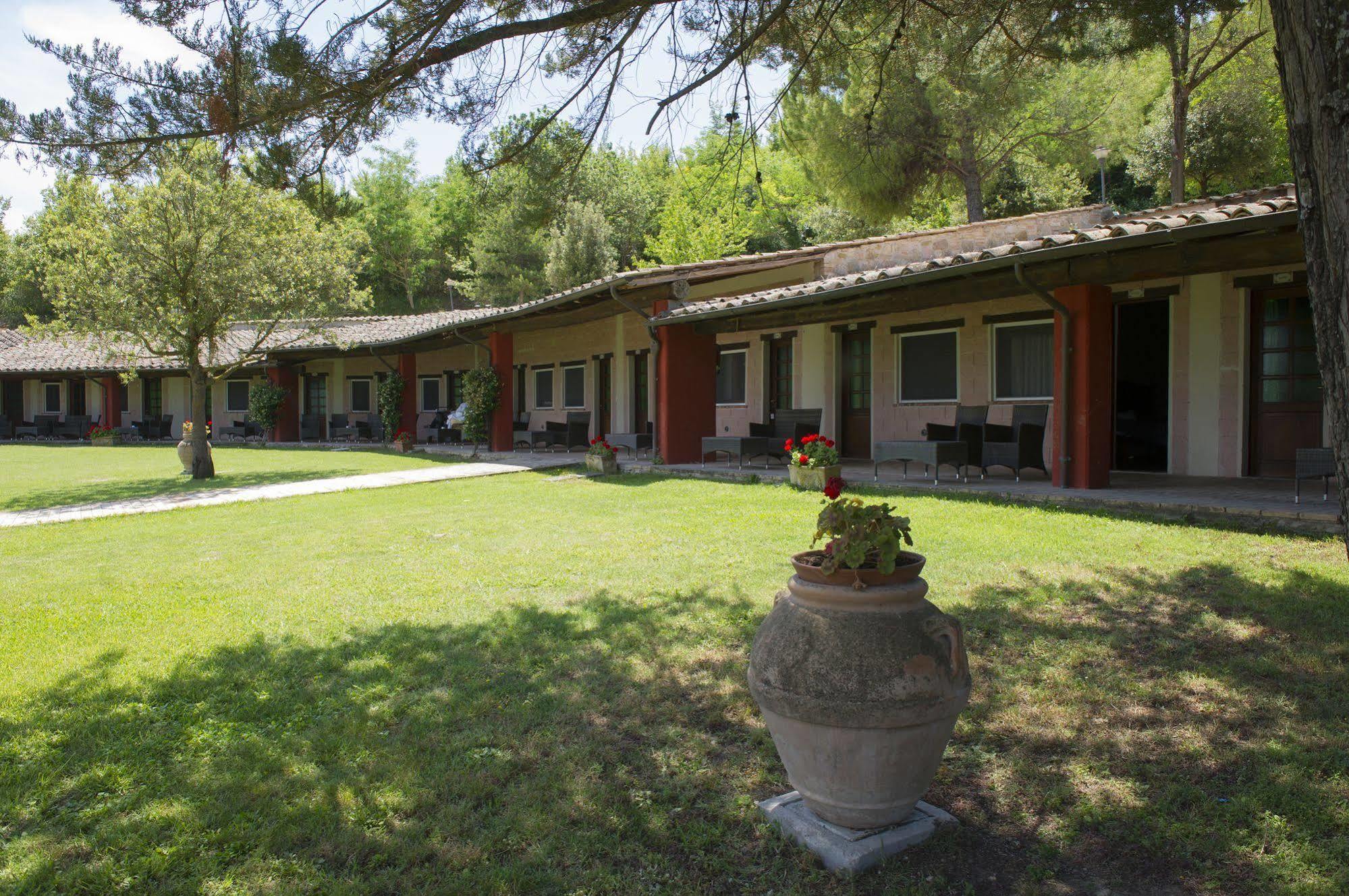 Hotel Il Poggio Dei Pettirossi Bevagna Exterior foto