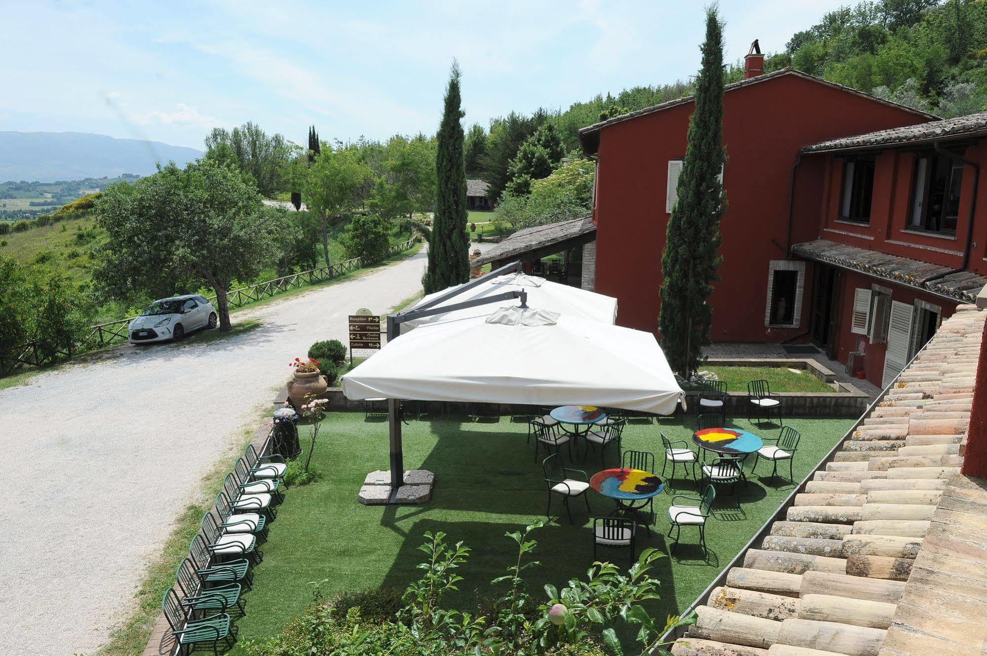 Hotel Il Poggio Dei Pettirossi Bevagna Exterior foto