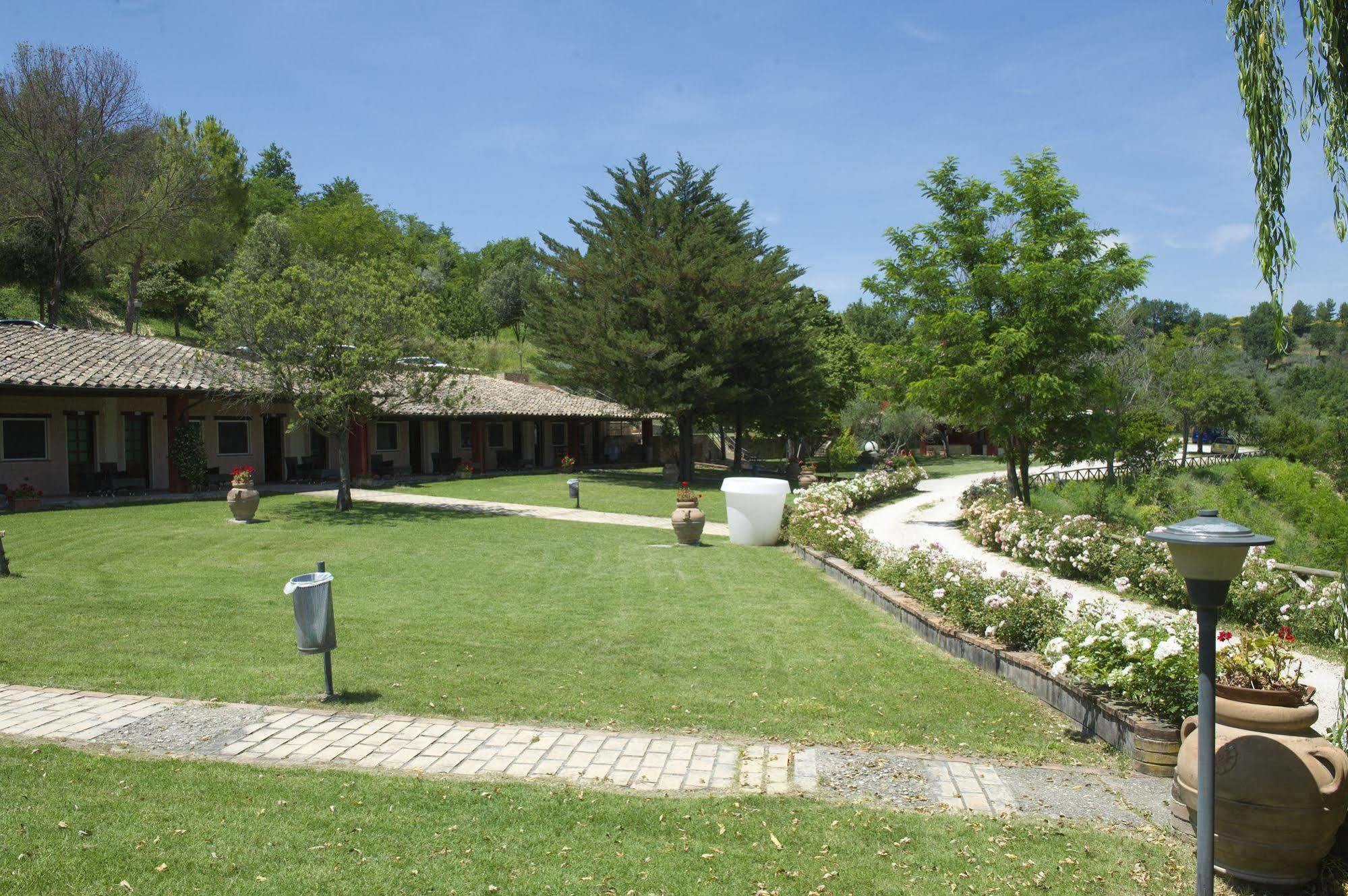 Hotel Il Poggio Dei Pettirossi Bevagna Exterior foto