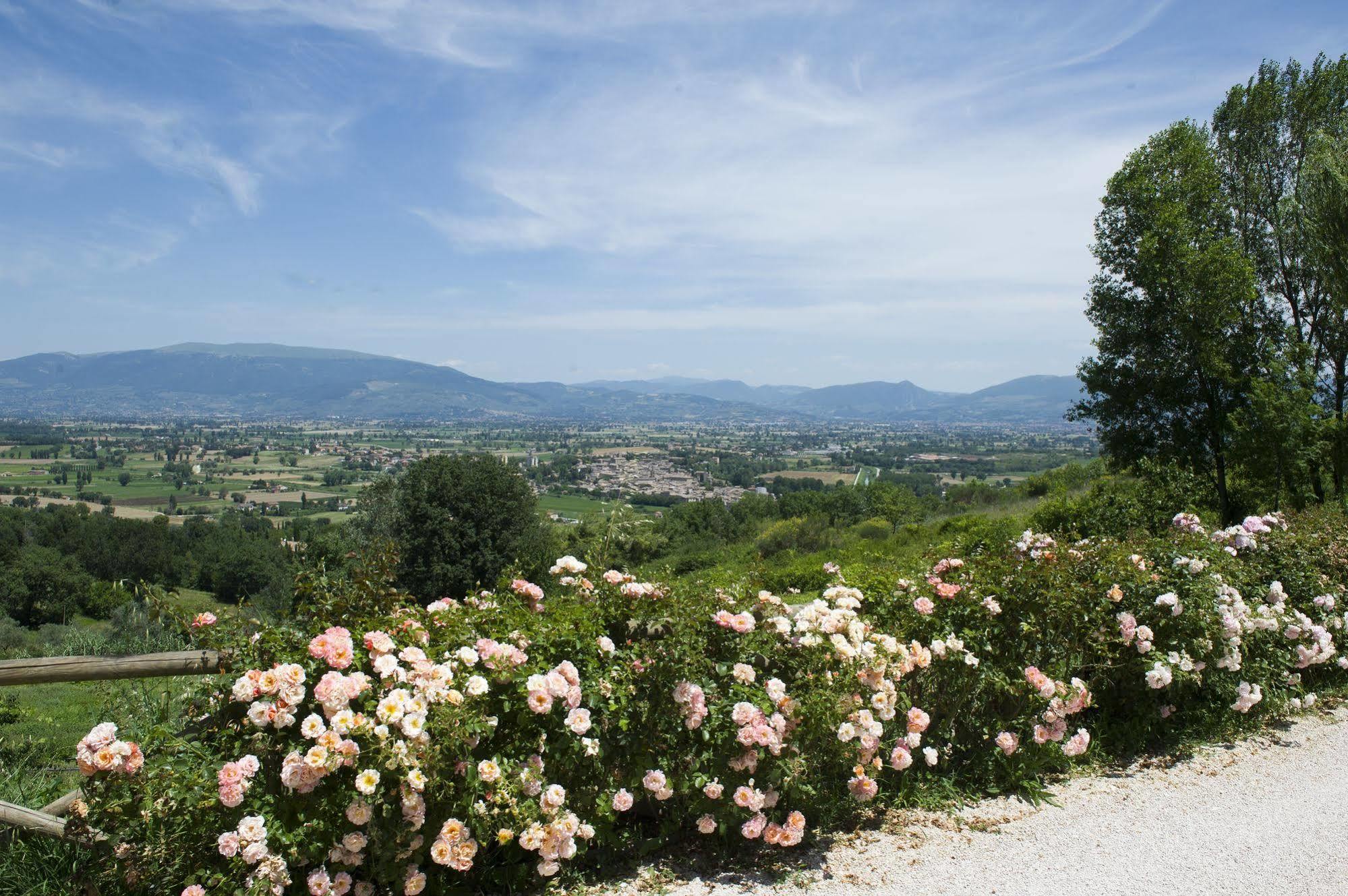 Hotel Il Poggio Dei Pettirossi Bevagna Exterior foto